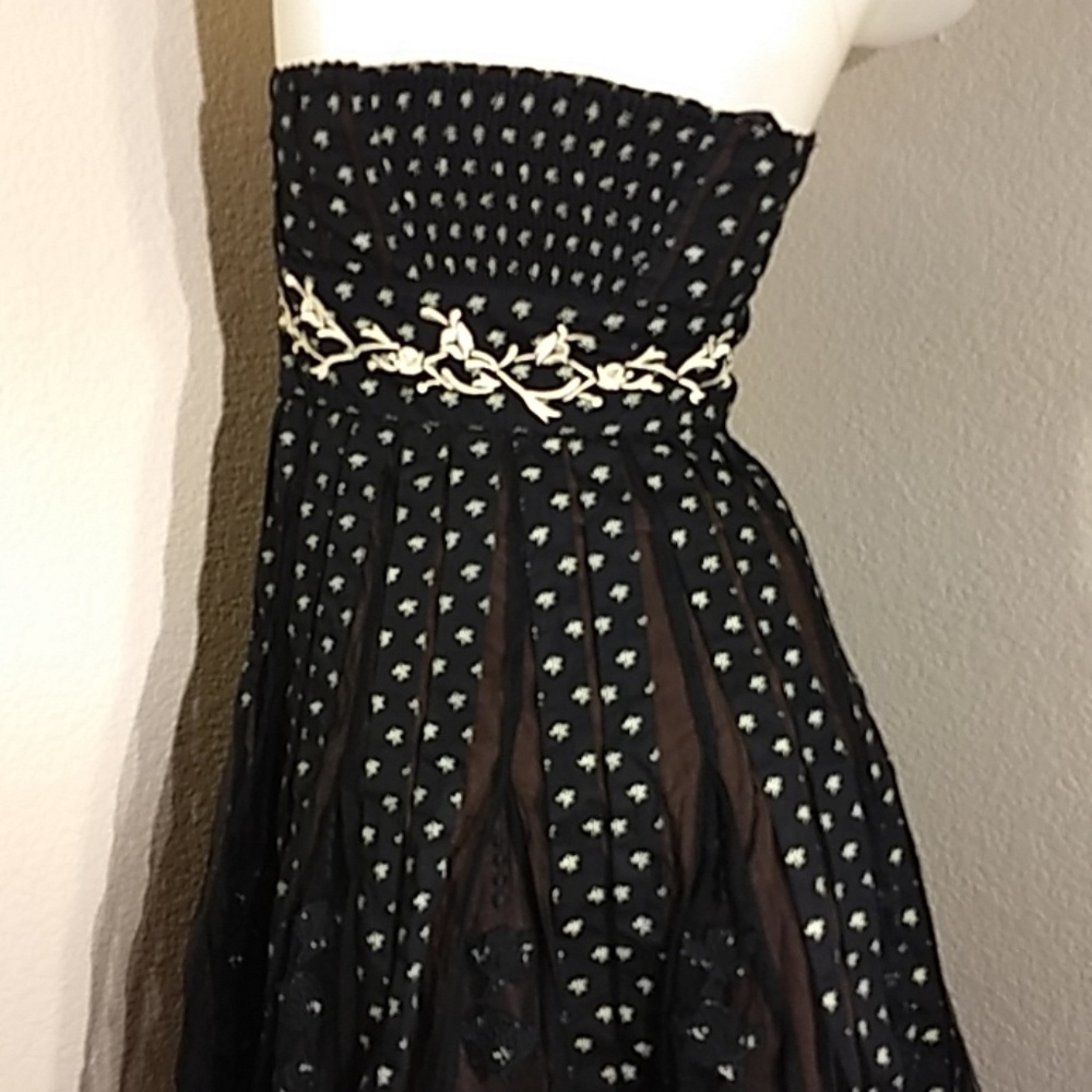 Lithe Floral Strapless Dress - Picture 5 of 7